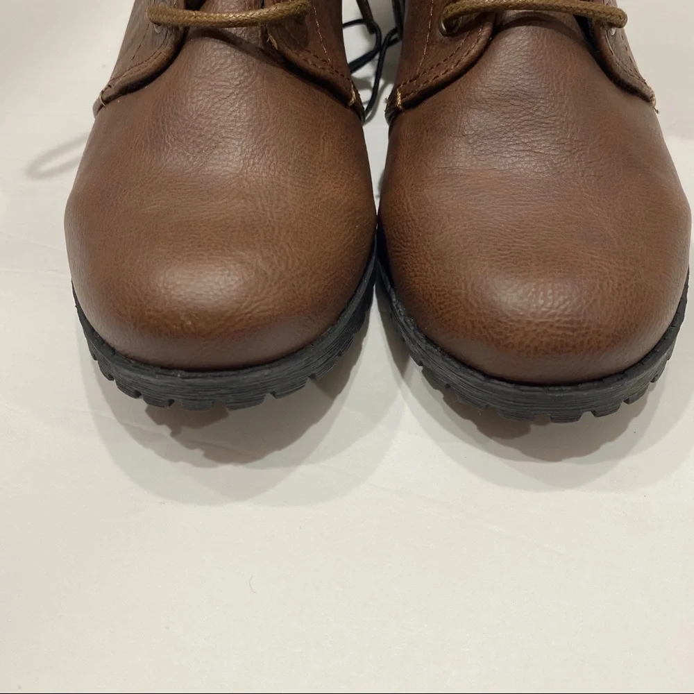 New combat boots size 4